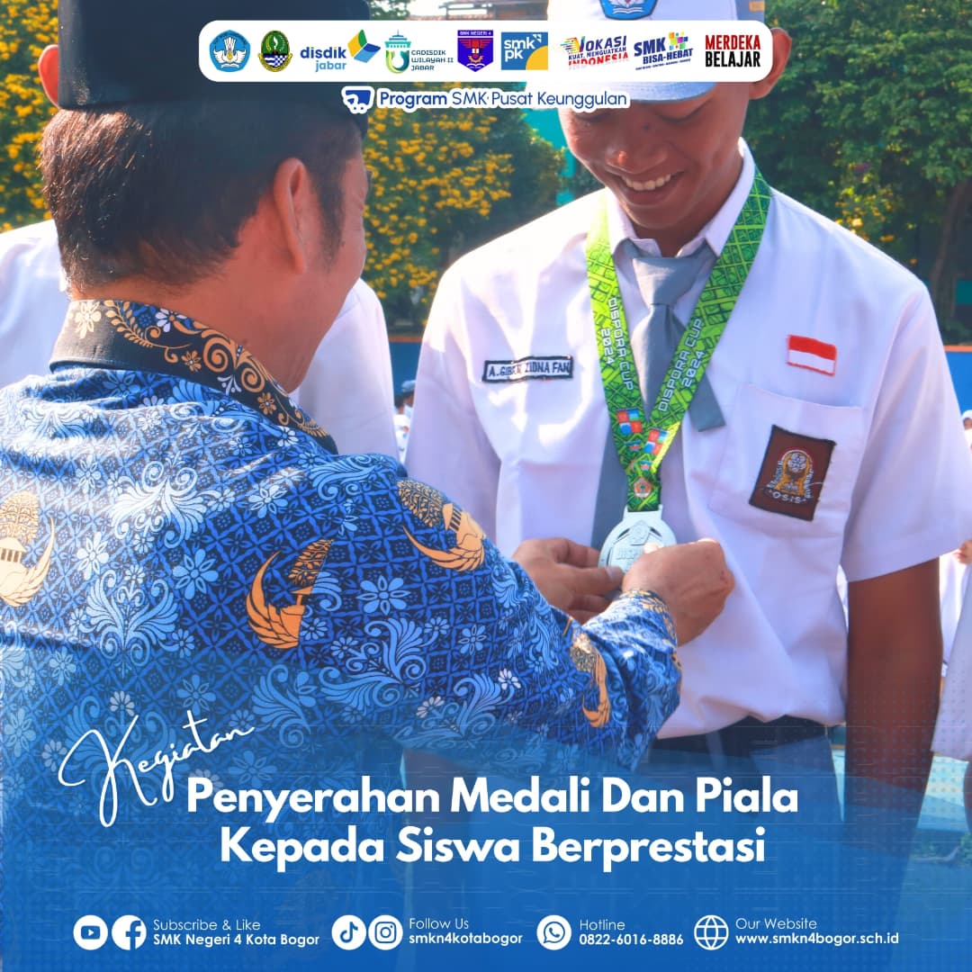 Penyerahan Medali dan Piala Siswa Berprestasi